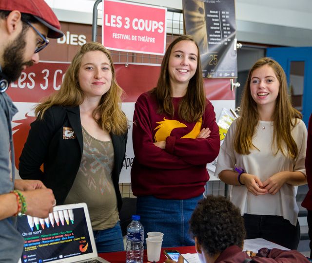 Étudiantes membres de l'association Les 3 coups